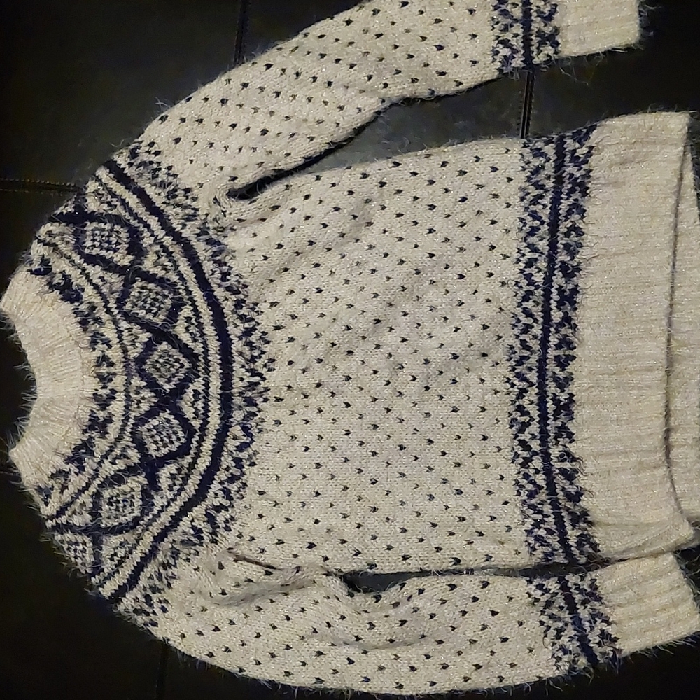 Abercrombie & Fitch soft eyelash sweater